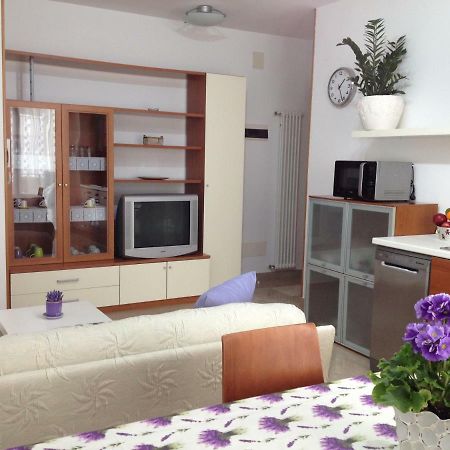 Aloe Beach Apartments, Ombrellone, Parcheggio E Uso Di Biciclette Gratis Rimini Exterior foto