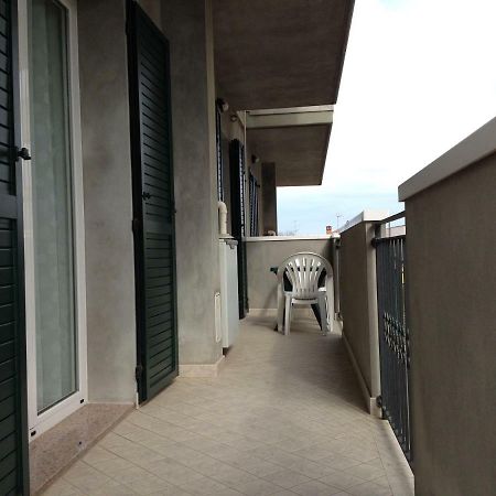 Aloe Beach Apartments, Ombrellone, Parcheggio E Uso Di Biciclette Gratis Rimini Exterior foto